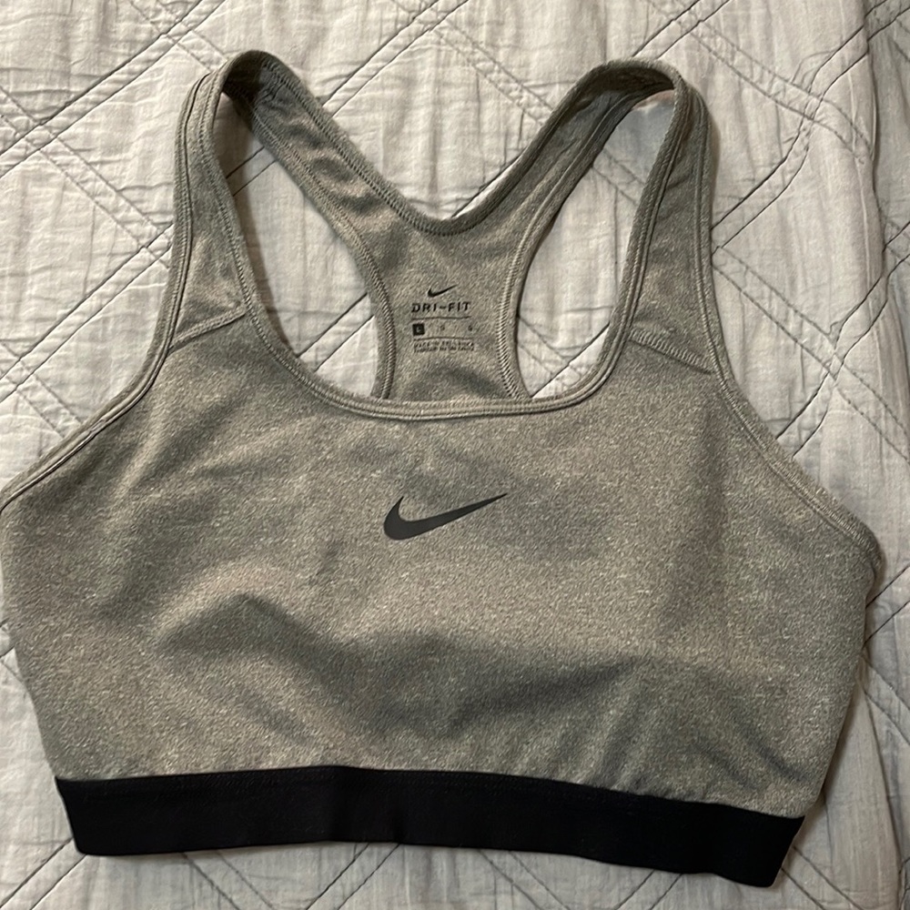 Women’s Nike sports bra, size L
